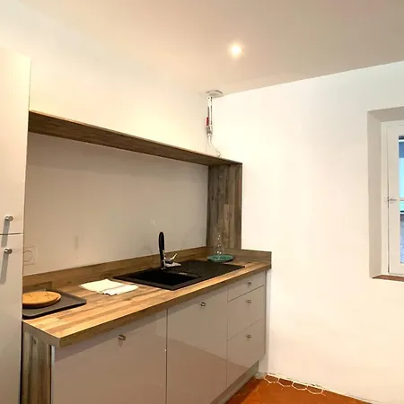 Atypical 1 Bedroom In Rue Fourmilliere